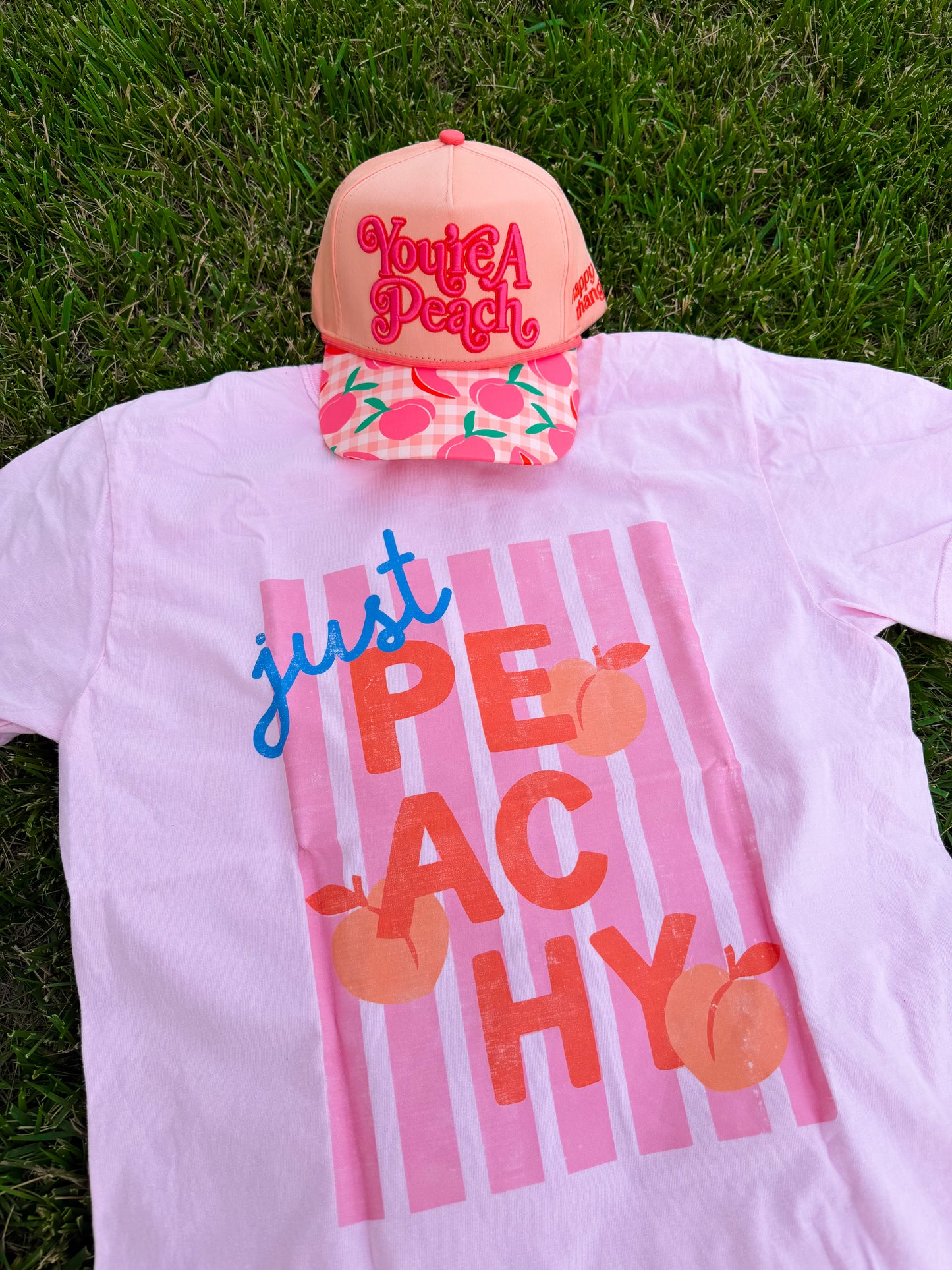Just Peachy Graphic Tee🍑🩷