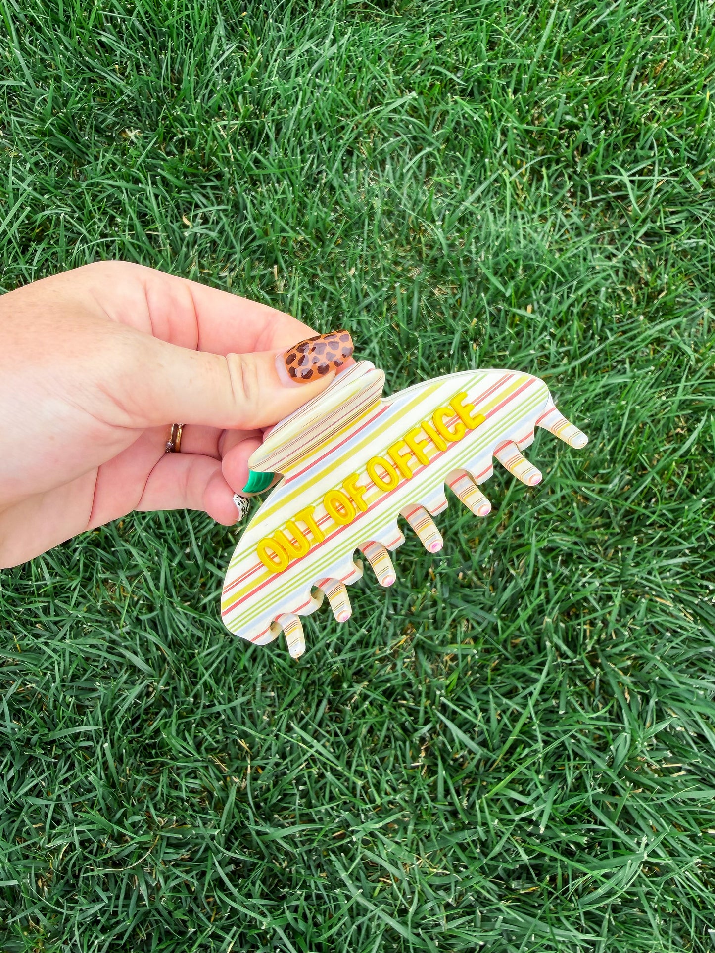 Out of Office Hair Clip💛