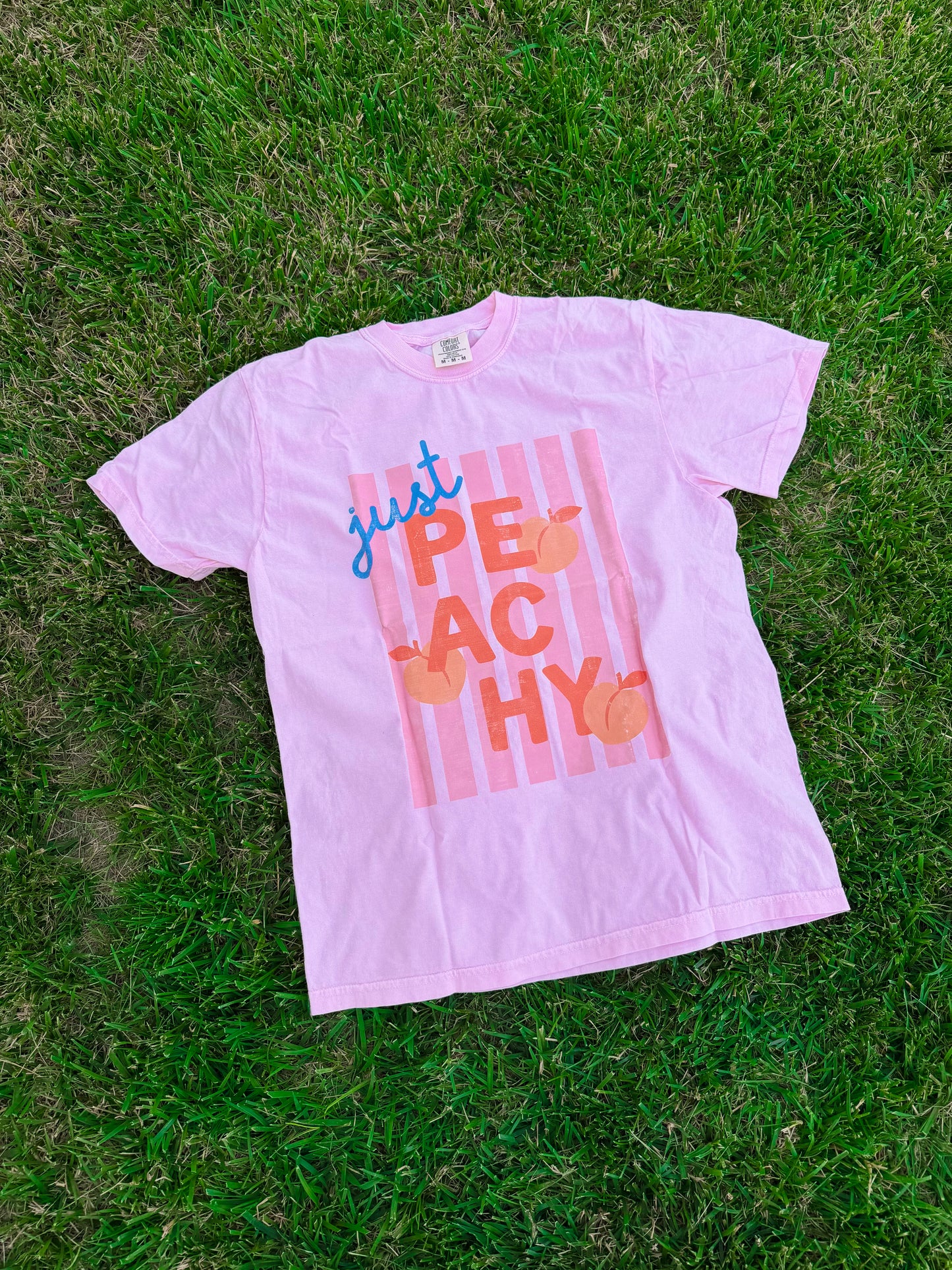 Just Peachy Graphic Tee🍑🩷