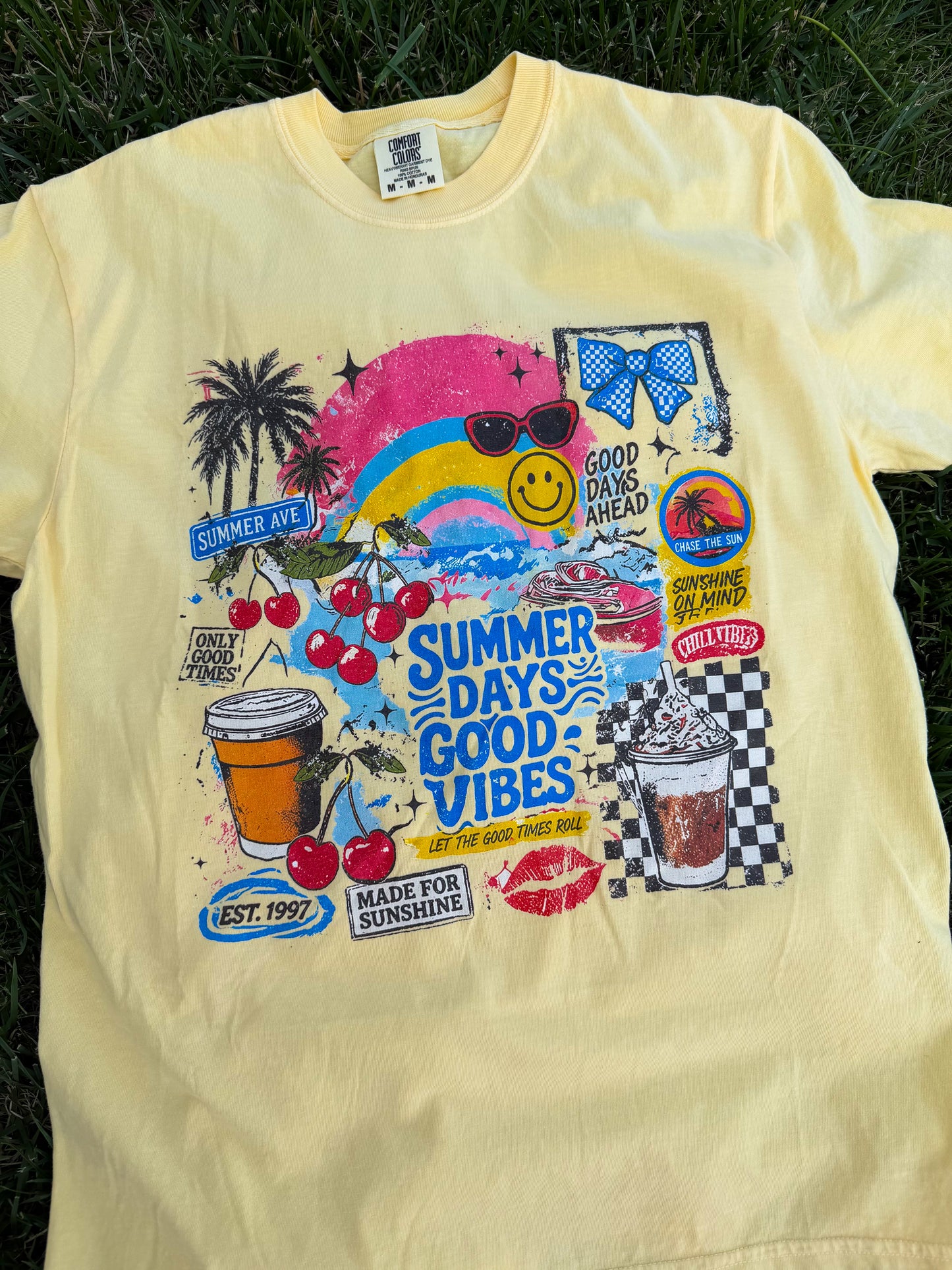 Summer Days Graphic Tee💛