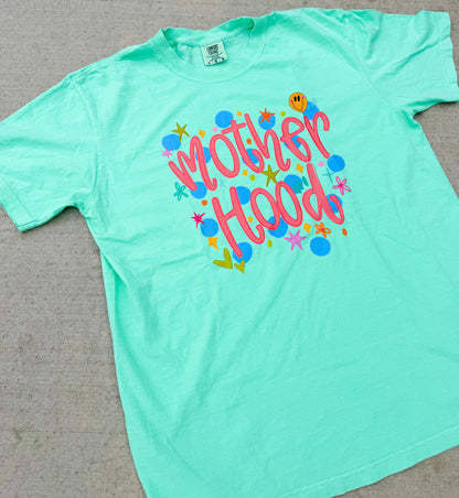Motherhood Graphic Tee💚