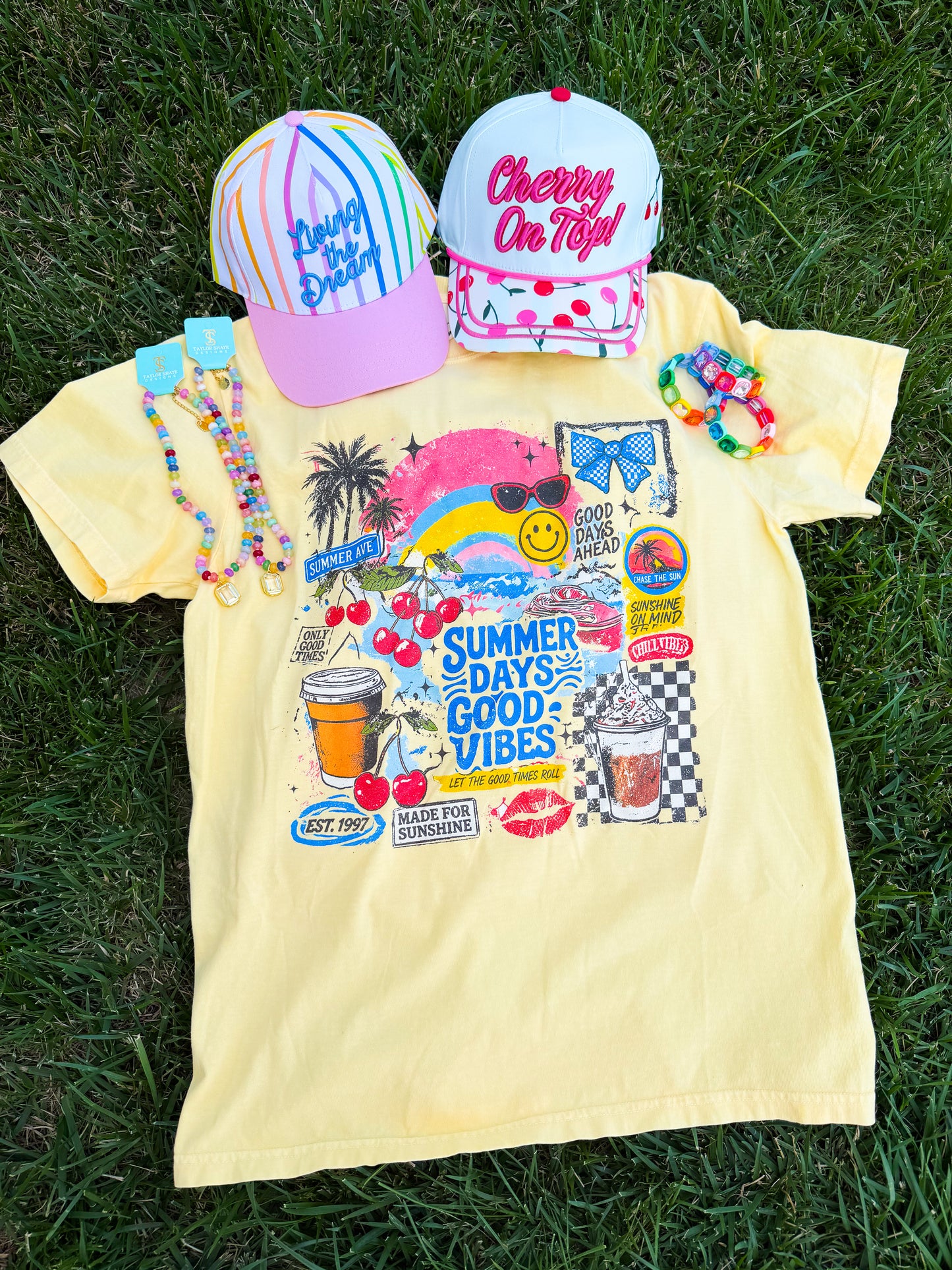 Summer Days Graphic Tee💛
