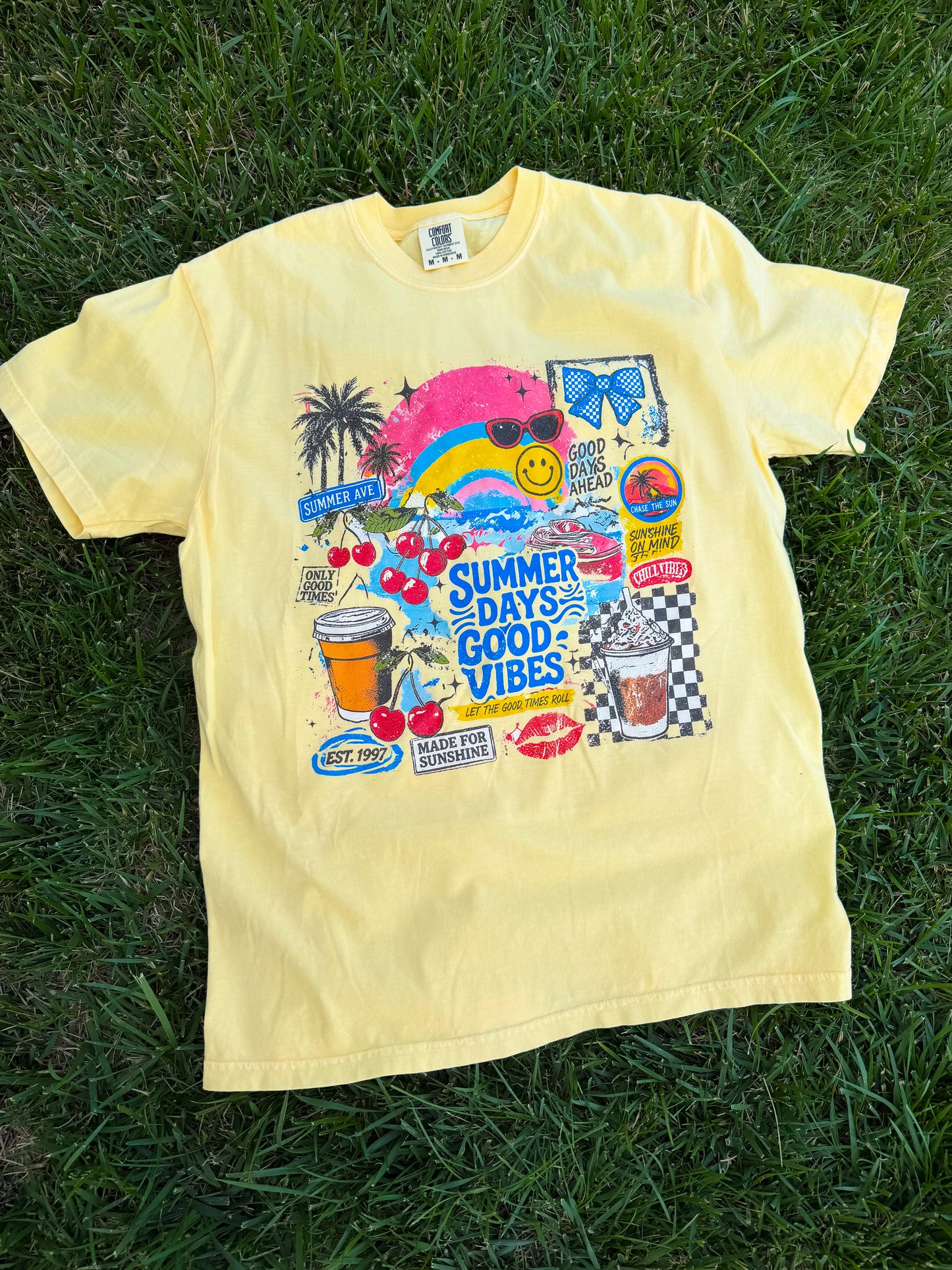 Summer Days Graphic Tee💛