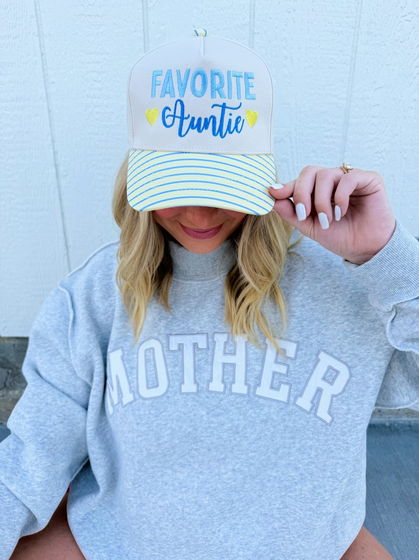 Favorite Auntie Trucker Hat💛💙