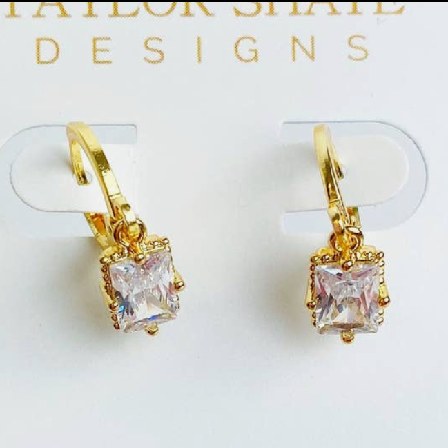 Huggie Diamond Earrings✨